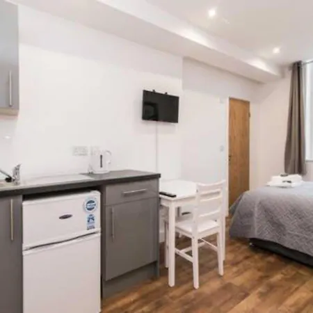 Webberley Stylish And Spacious Studio Unit In Stoke On Trent Экстерьер фото