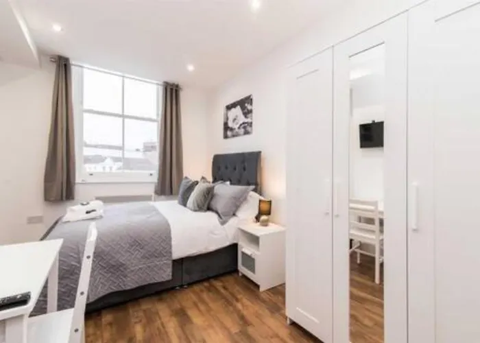Webberley Stylish And Spacious Studio Unit In Stoke On Trent