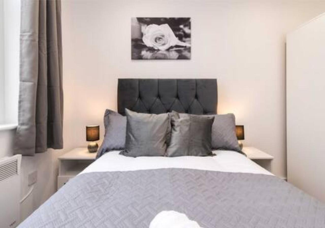 Webberley Stylish And Spacious Unit In On Trent Apartment *