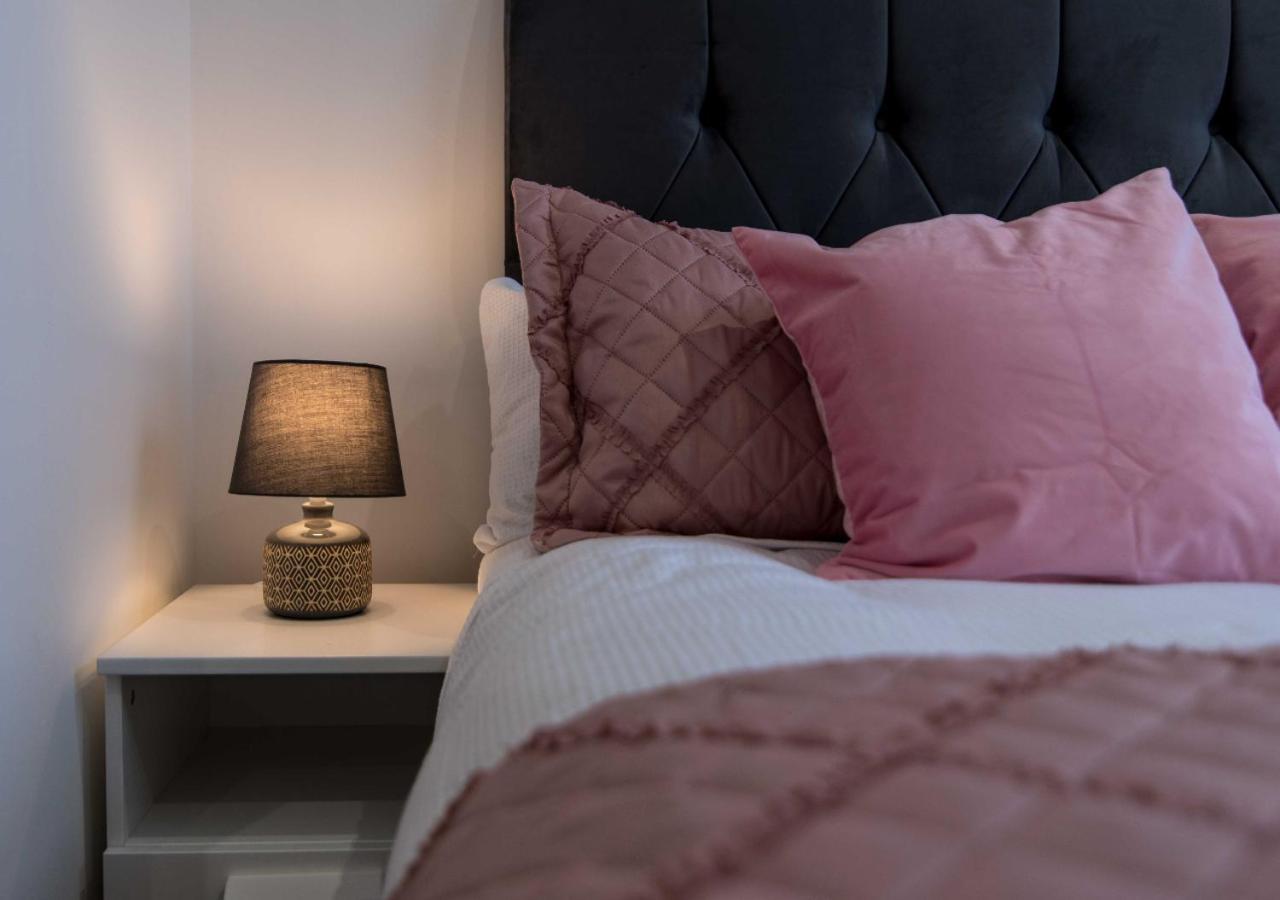 Apartment Webberley Stylish And Spacious Unit In On Trent